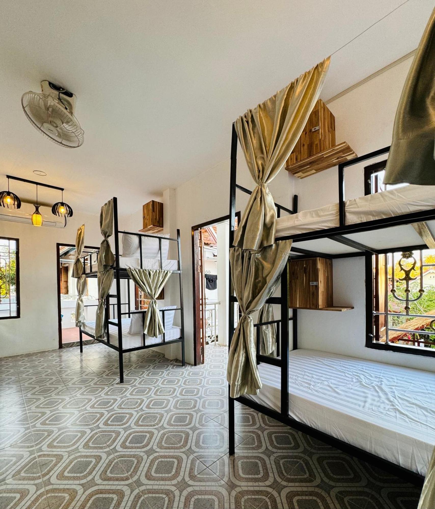 Sabai Sabai Backpackers Hostel Луангпхабанг Экстерьер фото