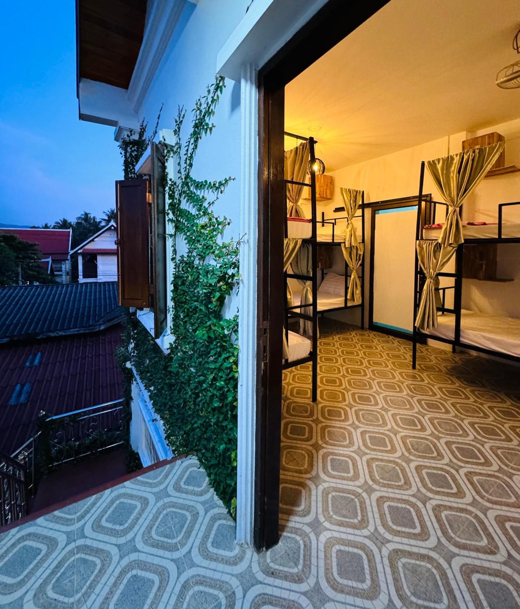Sabai Sabai Backpackers Hostel Луангпхабанг Экстерьер фото